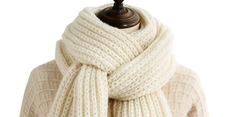 Illustrated Guide to Tying a Scarf and a big reveal of how to wear it: Even those with poor hands can do it easily!